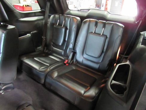 Used 2019 Ford Explorer XLT w/ Equipment Group 202A AWD/4WD image 31