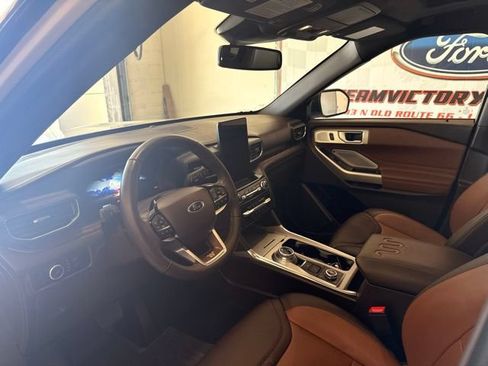 Used 2023 Ford Explorer King Ranch w/ Technology Package AWD/4WD image 12