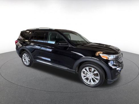 Used 2024 Ford Explorer Limited image 2