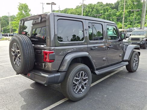 New 2026 Jeep Wrangler Unlimited Sahara AWD/4WD image 3