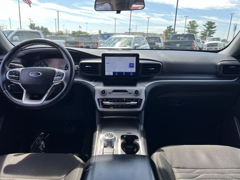 Used 2021 Ford Explorer XLT AWD/4WD image 30