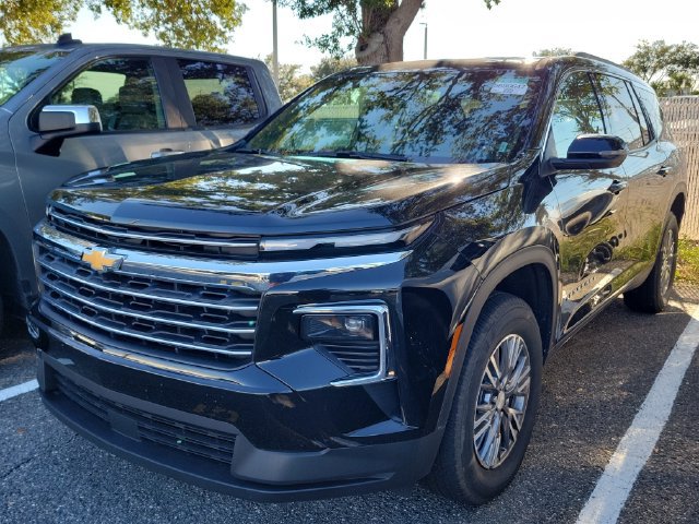 Used 2026 Chevrolet Traverse LT FWD image 3