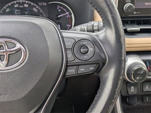 Used 2020 Toyota RAV4 Limited image 19