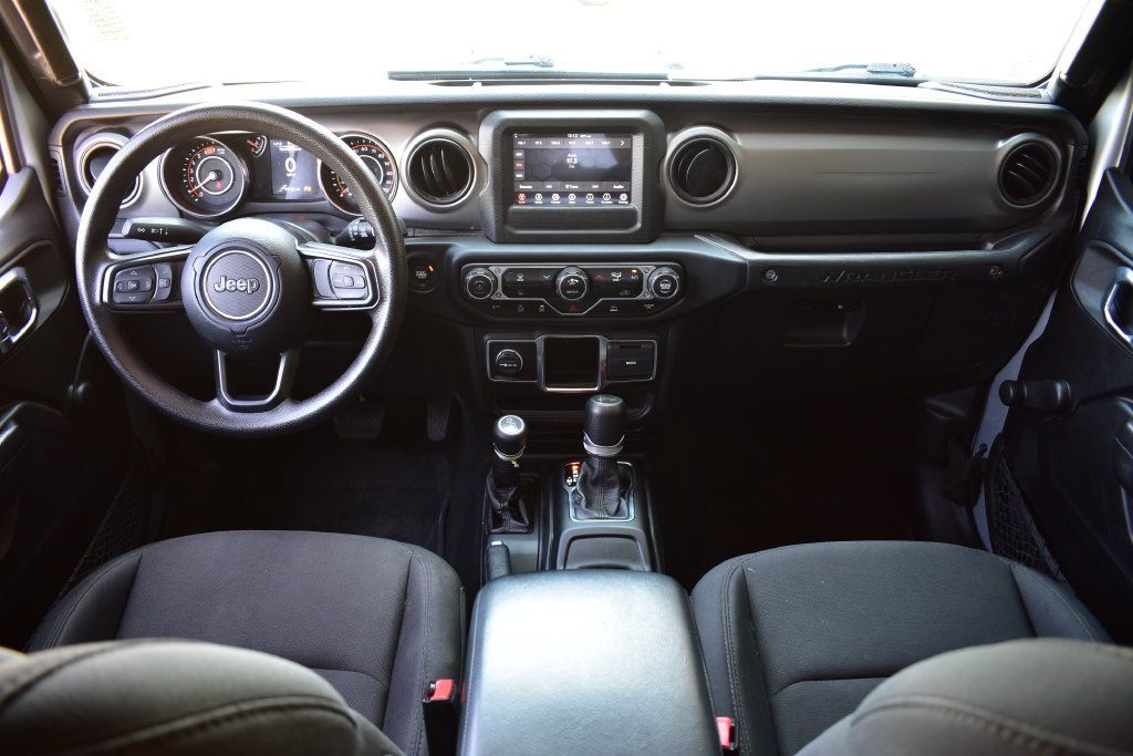 Used 2022 Jeep Wrangler Sport AWD/4WD image 28