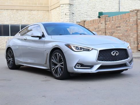 Used 2018 INFINITI Q60 2.0t w/ Sensory Package 2.0T Luxe RWD image 2