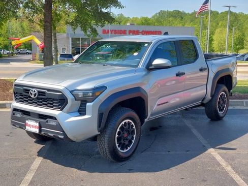 Certified 2024 Toyota Tacoma TRD Off-Road AWD/4WD image 7