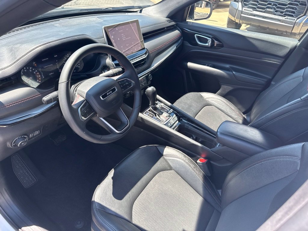 Used 2025 Jeep Compass Trailhawk AWD/4WD image 13