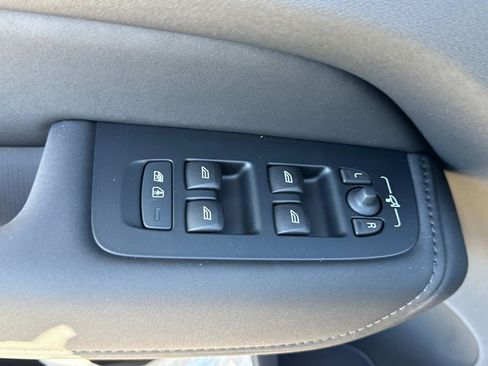 New 2026 Volvo XC60 B5 Plus w/ Protection Package Premier image 17