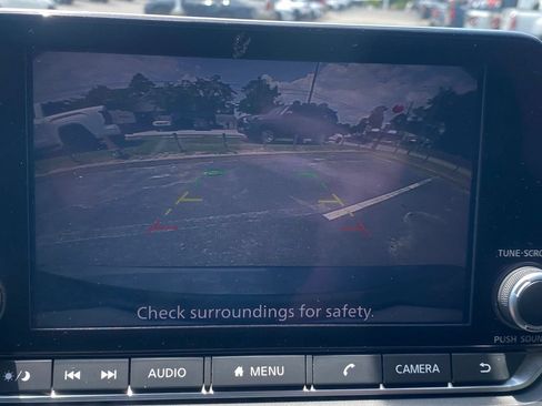 Used 2025 Nissan Rogue SV FWD image 28