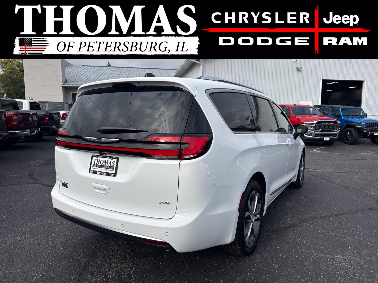 Used 2026 Chrysler Pacifica Pinnacle AWD/4WD image 7