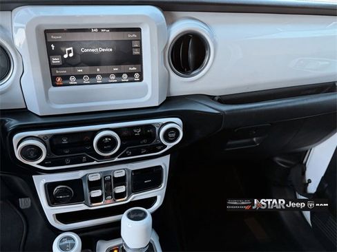 Used 2020 Jeep Wrangler Unlimited Sahara image 11