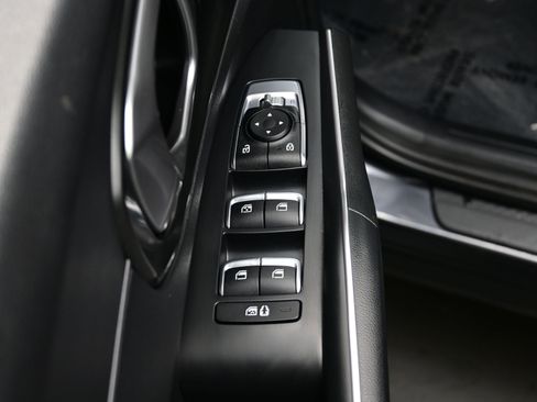 Used 2021 Kia Sorento S image 11