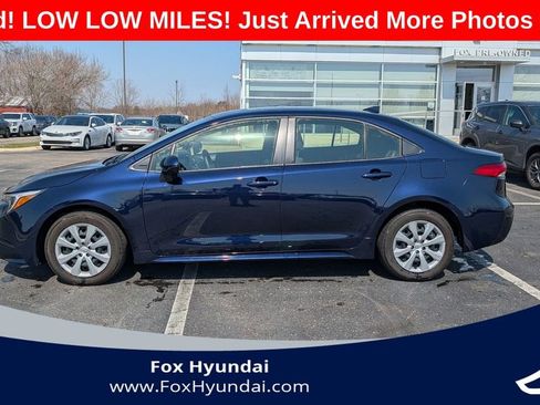 Used 2025 Toyota Corolla LE FWD image 2