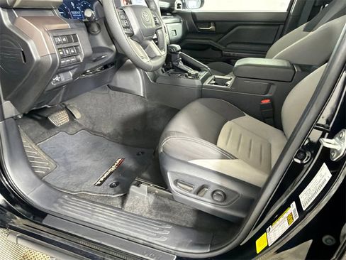 Used 2024 Toyota Tacoma TRD Off-Road image 10