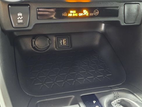 Used 2025 Toyota RAV4 XLE AWD/4WD image 28