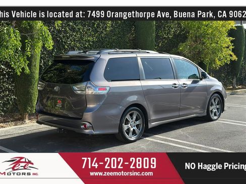 Used 2017 Toyota Sienna SE Premium w/ Cargo Management Package FWD image 7