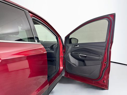 Used 2017 Ford Escape SE image 29