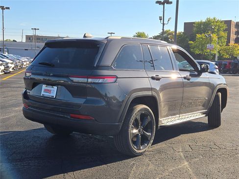 New 2025 Jeep Grand Cherokee Altitude image 12