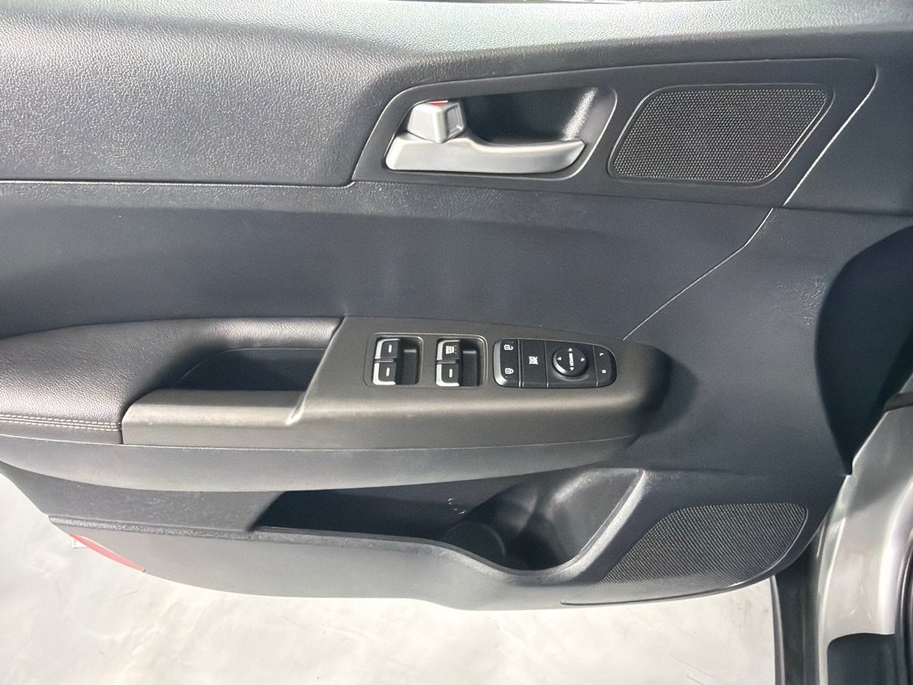 Used 2022 Kia Sportage LX FWD image 11