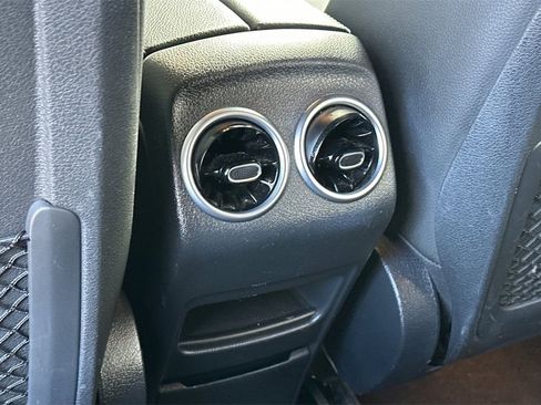 Used 2020 Mercedes-Benz GLB 250 GLB 250 image 29