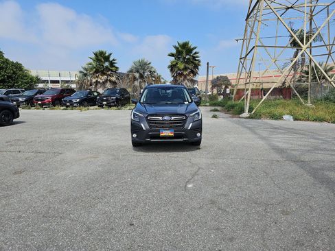 Used 2023 Subaru Forester Limited image 2