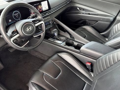 Used 2025 Hyundai Elantra Limited FWD image 5