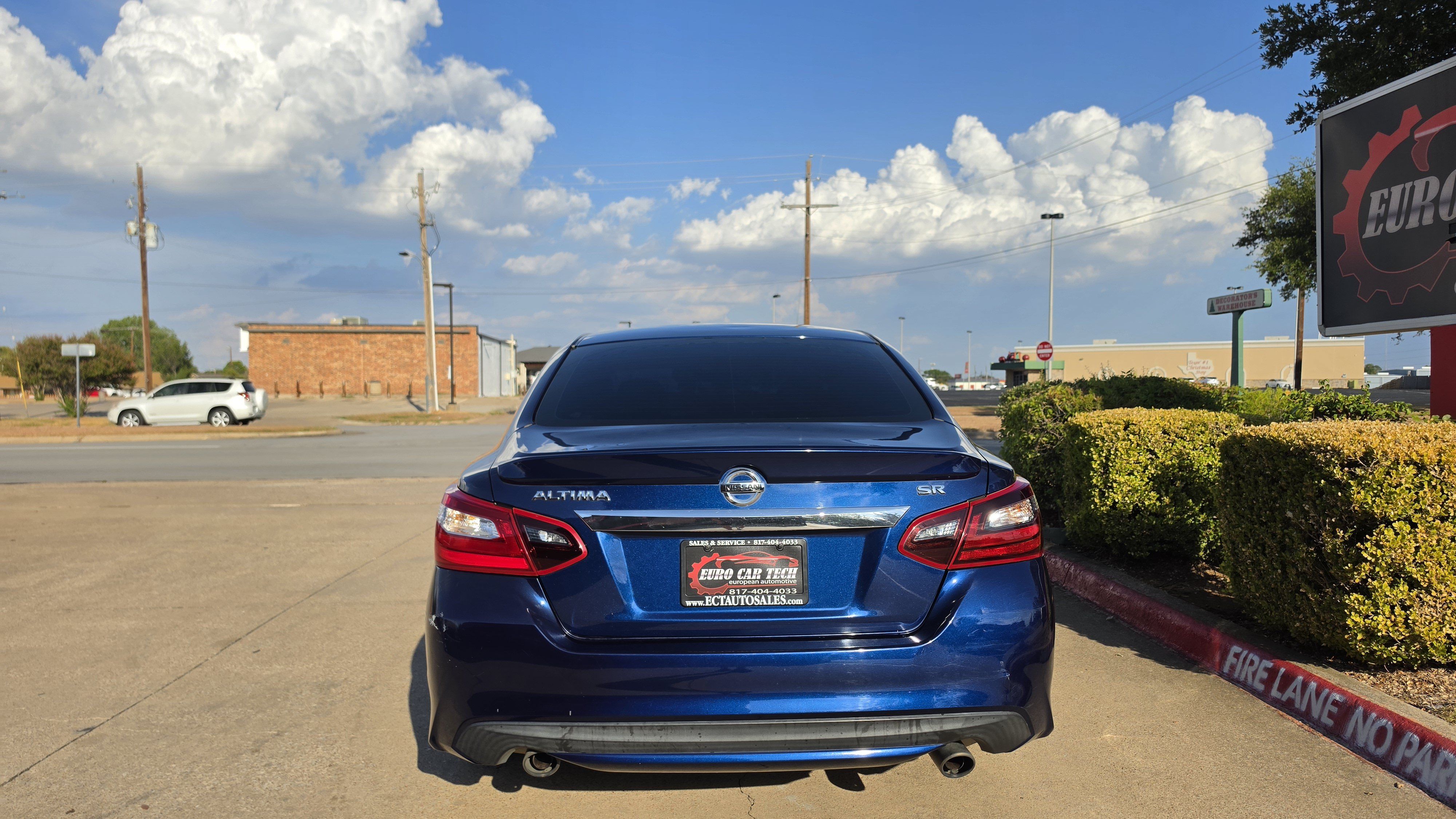 Used 2017 Nissan Altima 2.5 SR w/ LED Appearance Package FWD image 4