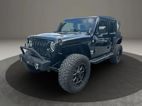Used 2018 Jeep Wrangler Unlimited Sport S AWD/4WD image 2