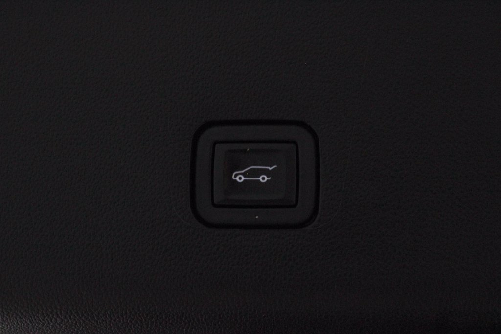 Used 2023 Chevrolet Traverse LT FWD image 16