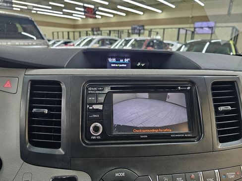 Used 2013 Toyota Sienna XLE image 35