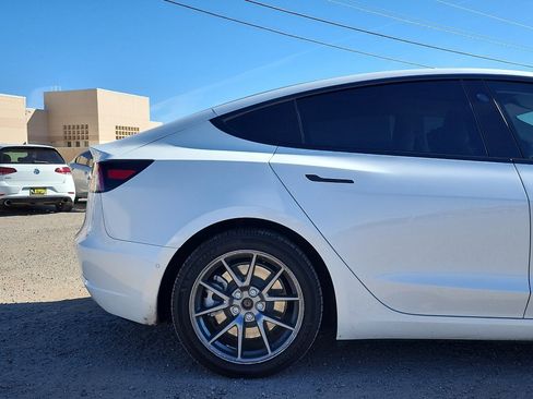 Used 2022 Tesla Model 3 Standard Range image 5