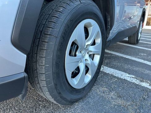 Used 2020 Toyota RAV4 LE image 10