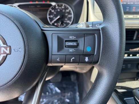 Used 2024 Nissan Rogue SV FWD image 19