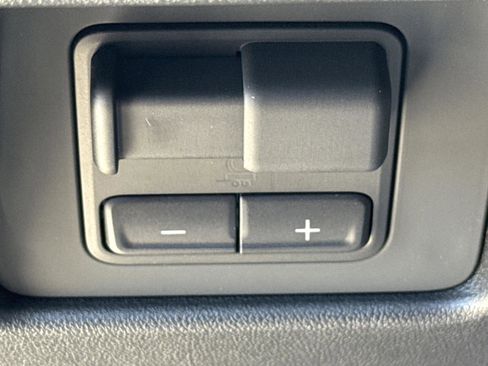 New 2025 Chevrolet Colorado LT w/ LT Convenience Package image 16