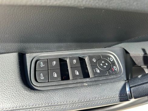 Used 2022 Porsche Cayenne Platinum Edition image 20