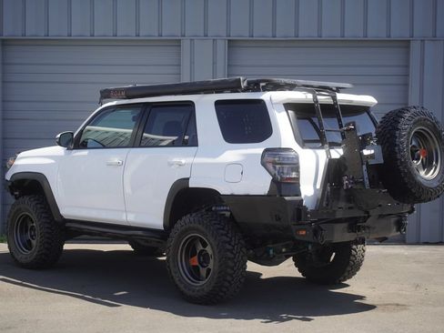 Used 2018 Toyota 4Runner TRD Off-Road Premium AWD/4WD image 3