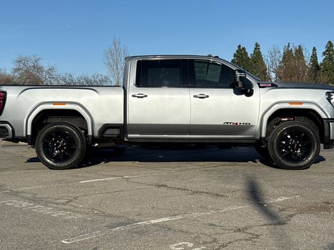 Used 2024 GMC Sierra 2500 AT4 w/ AT4 Premium Plus Package image 3