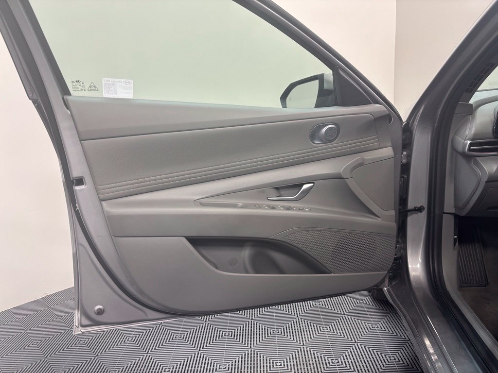 Used 2025 Hyundai Elantra SEL FWD image 28