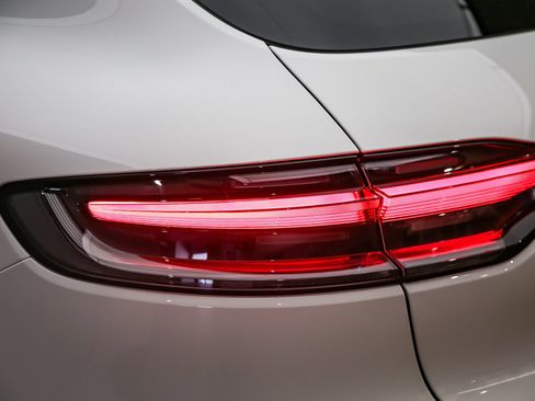 Certified 2026 Porsche Macan Turbo AWD/4WD image 15