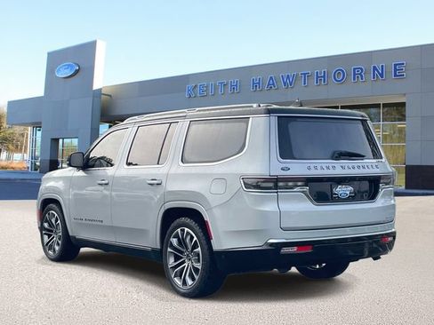 Used 2024 Jeep Grand Wagoneer Series III w/ Rear Seat Video Group 1 AWD/4WD image 4