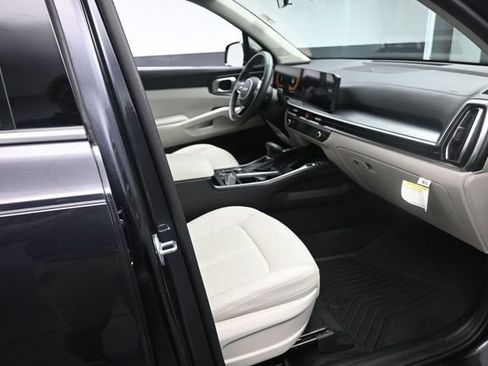 Used 2025 Kia Sorento S FWD image 26