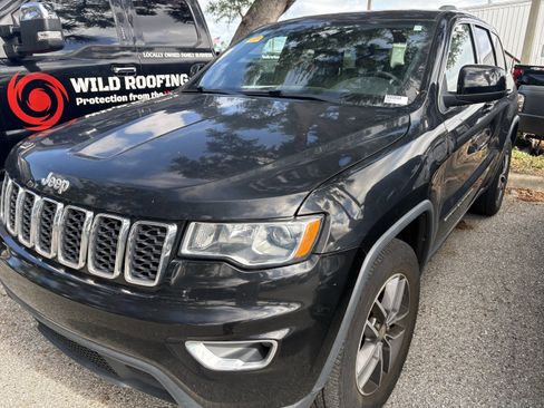 Used 2018 Jeep Grand Cherokee Laredo image 3