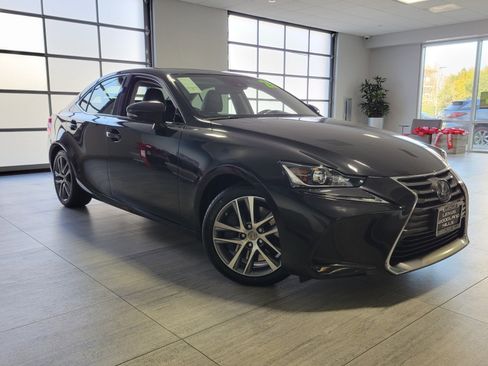 Used 2020 Lexus IS 300 w/ Premium Package image 8