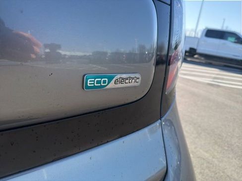 Used 2018 Kia Soul EV + w/ Sun & Fun Package image 10