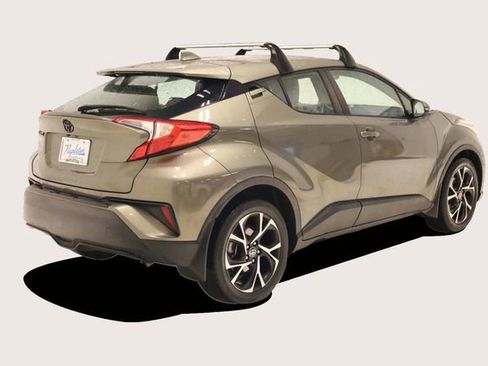 Used 2021 Toyota C-HR XLE image 6