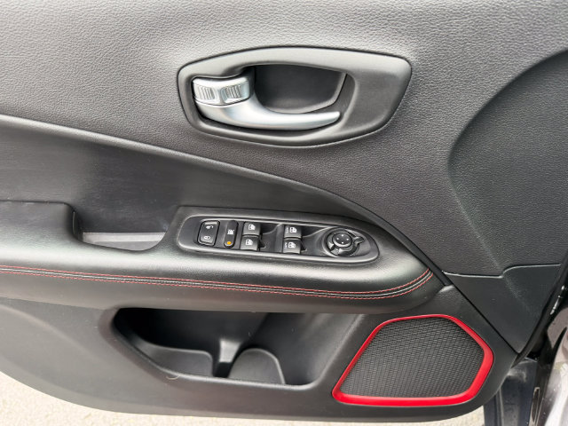 Used 2019 Jeep Compass Trailhawk AWD/4WD image 14