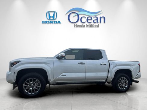 Used 2024 Toyota Tacoma Limited w/ Limited Package (LT) image 6