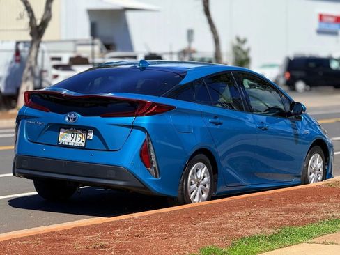 Used 2017 Toyota Prius Prime Premium image 5