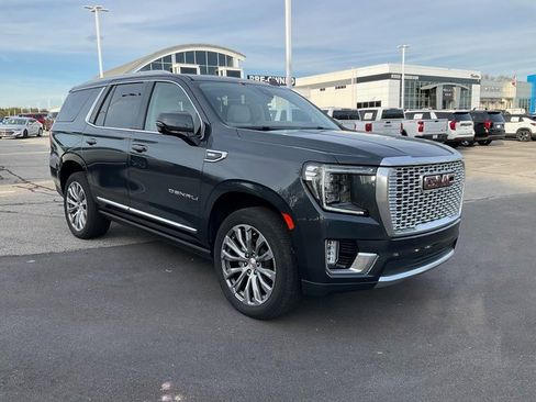 Used 2021 GMC Yukon Denali w/ Denali Premium Package image 3