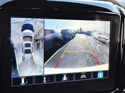 Used 2022 Chevrolet Traverse LT image 14